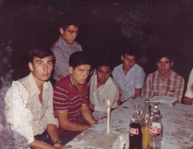 Foto 01: Lugar: Campo de juego. Conmemoración año 1981. 4642: GALLIENI, Abel Ricardo, 1961; 4568: POBLET, Daniel, 1961; 4565: CASTRO, Tito Eladio, 1960; 4563: PERSANO, Luís Gustavo, 1959; 4569: OLMEDO, Daniel Eduardo, 1961; Arriba: TREJO, Rene Ricardo, 1961